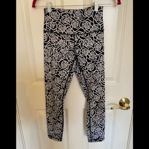 EUC lululemon abstract rose print crop leggings 6